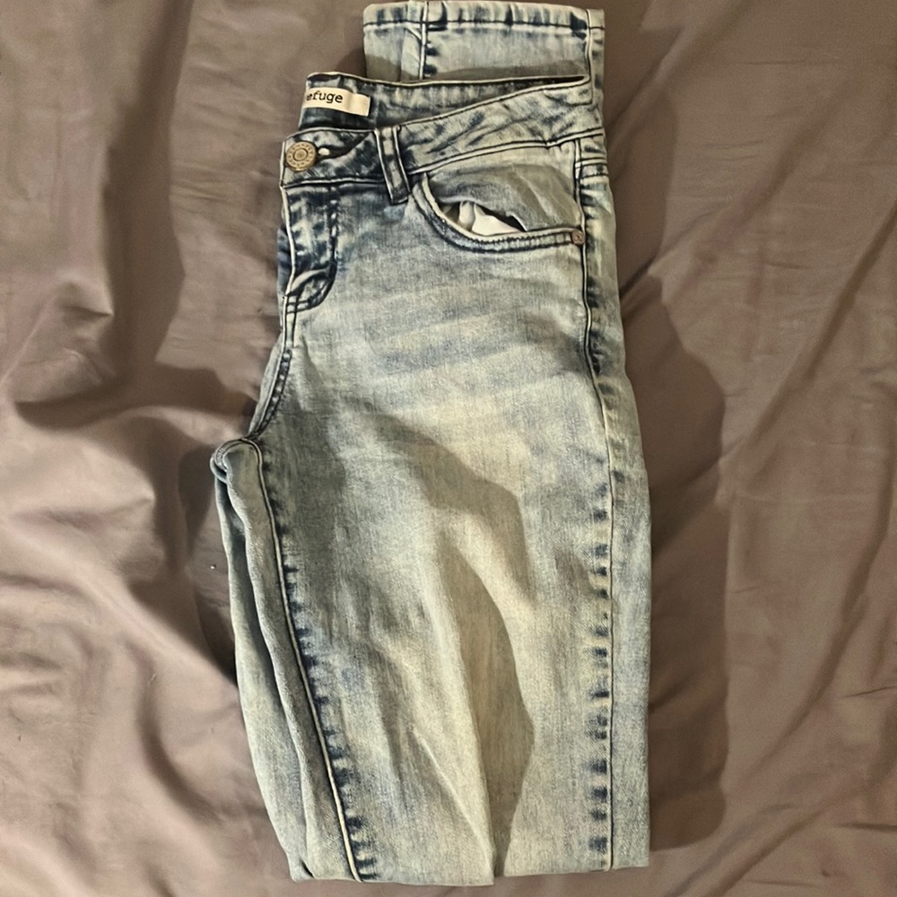 Refuge blue jeans with holes in the knees